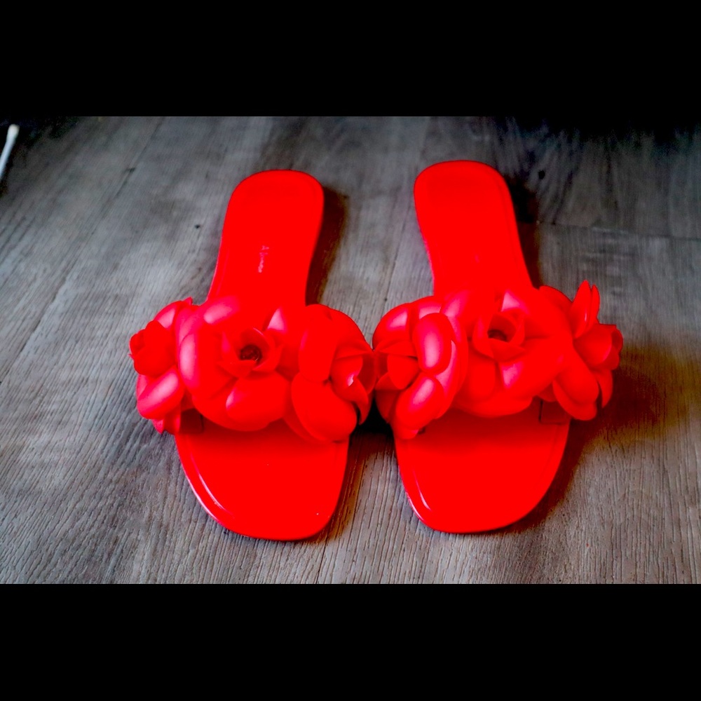 RED FLOWER SANDALS | NEW